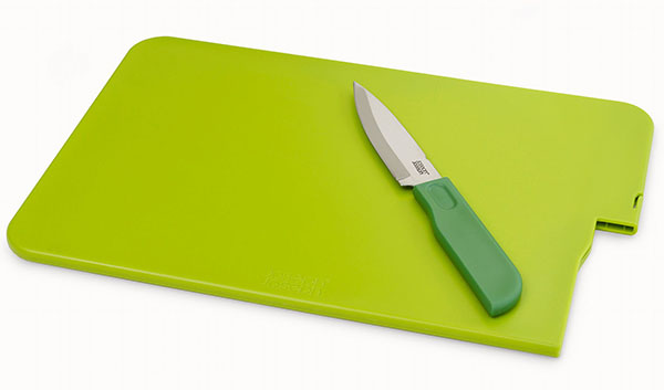 Kitchen Knife and cutting board